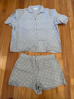 Love by GAP Two-Piece Light Gray Palm-Print Short Pajama Set